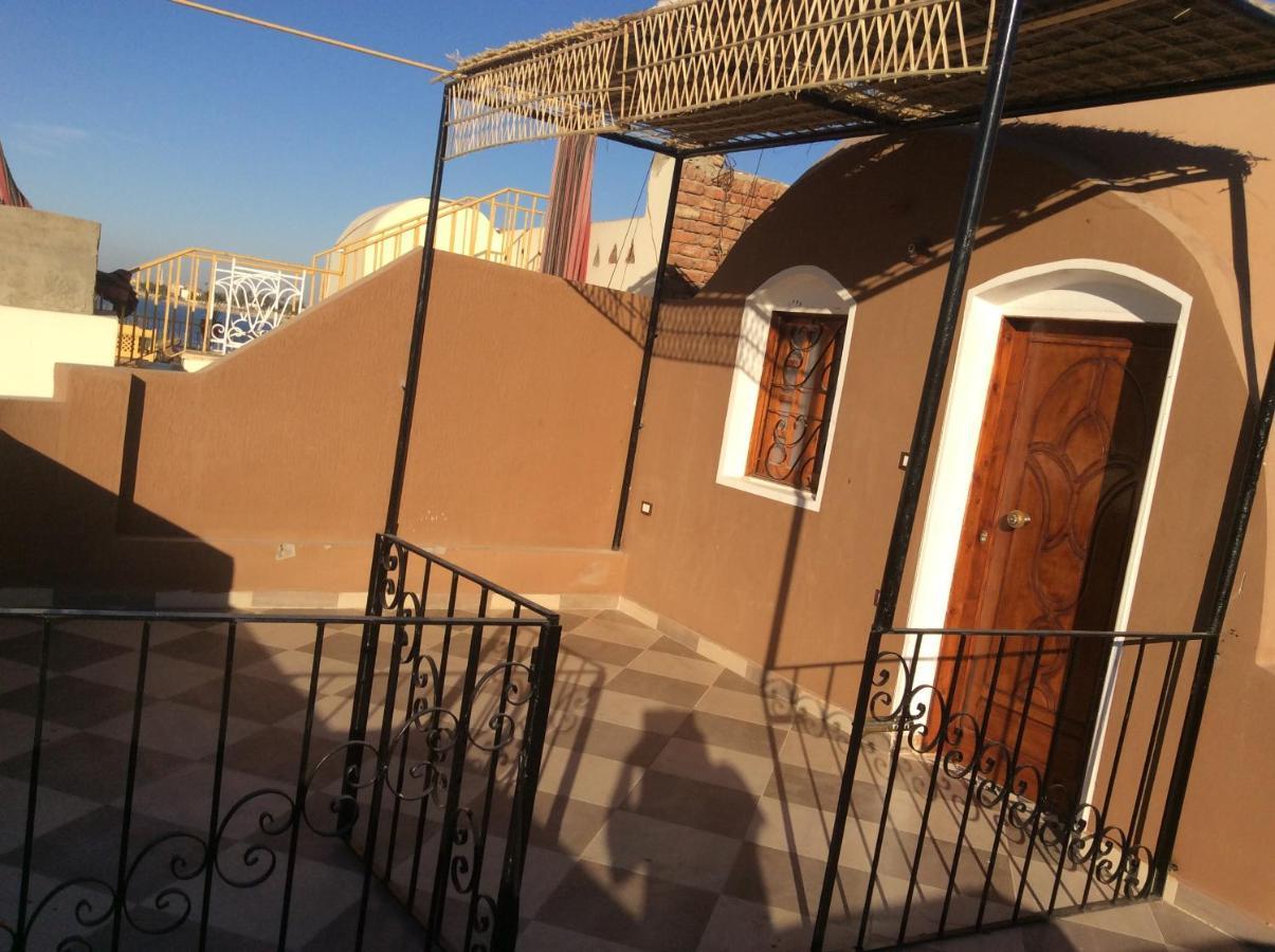 The Brown House Apartamento Luksor Exterior foto