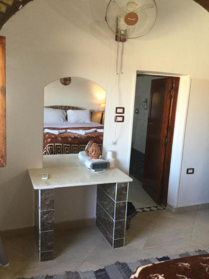 The Brown House Apartamento Luksor Exterior foto