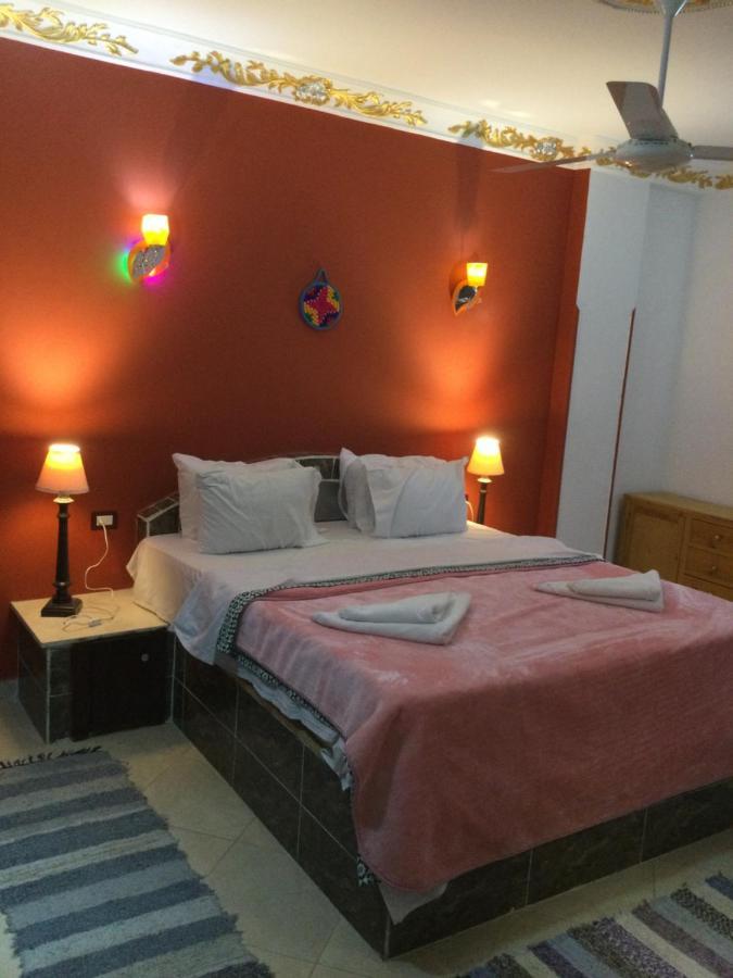 The Brown House Apartamento Luksor Exterior foto