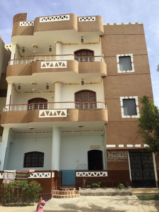 The Brown House Apartamento Luksor Exterior foto